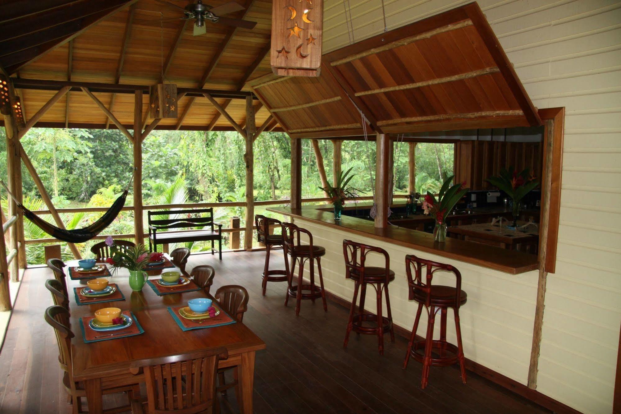 Bluff Beach Retreat Бокас дел Торо Екстериор снимка
